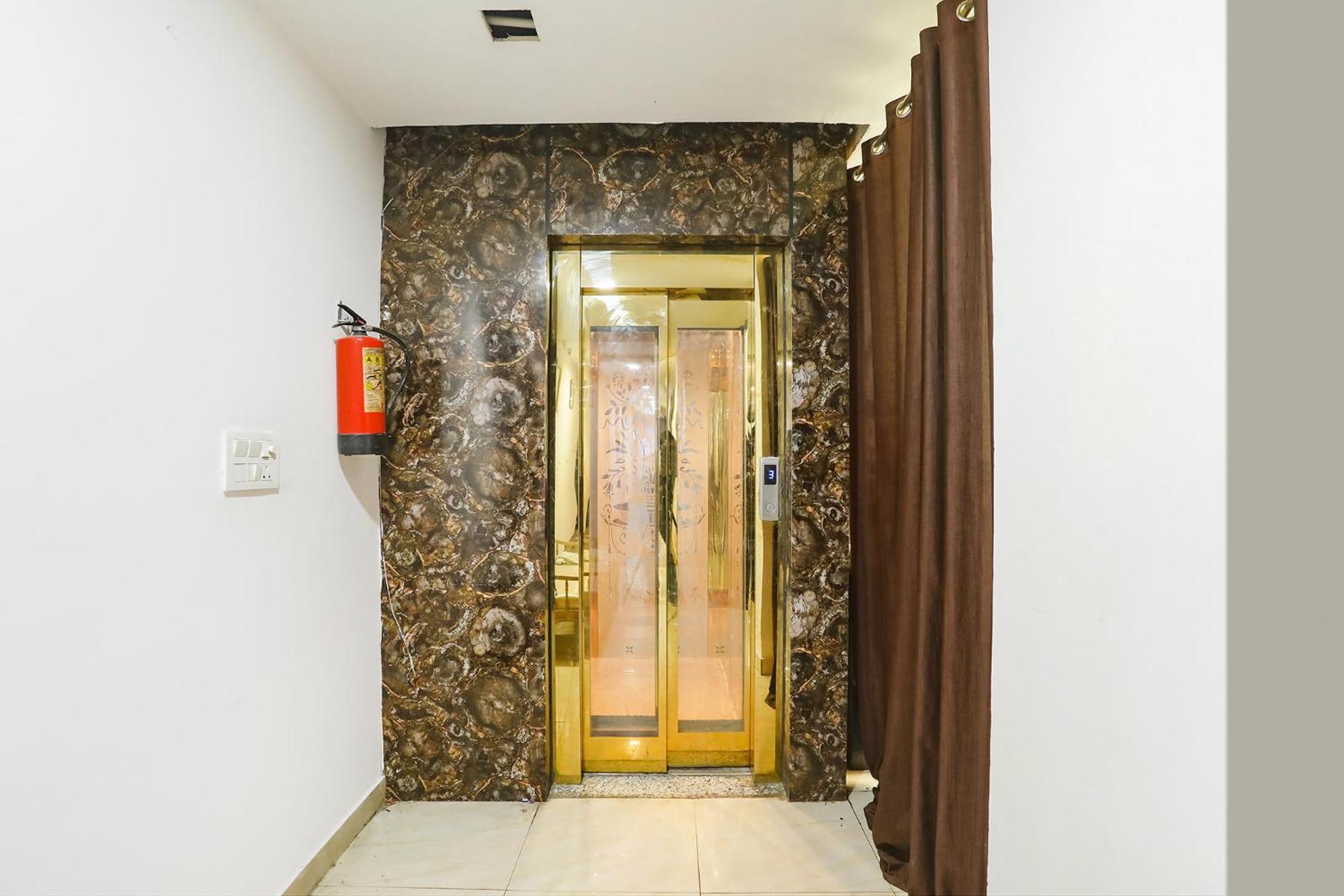 Fabexpress The Arrow Hotell New Delhi Exteriör bild