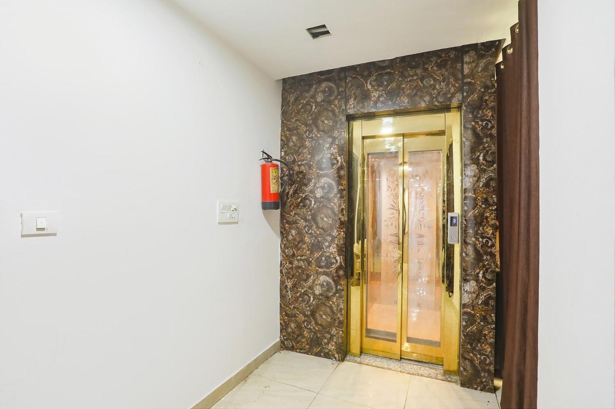 Fabexpress The Arrow Hotell New Delhi Exteriör bild